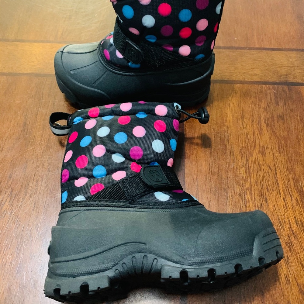 Kids size 10 winter boots